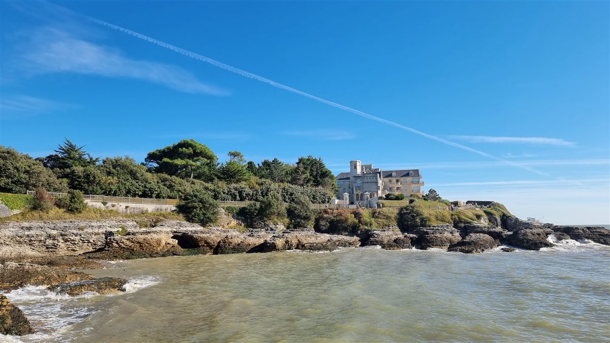 Parc ostréicole avec huîtres à Marennes-Oléron